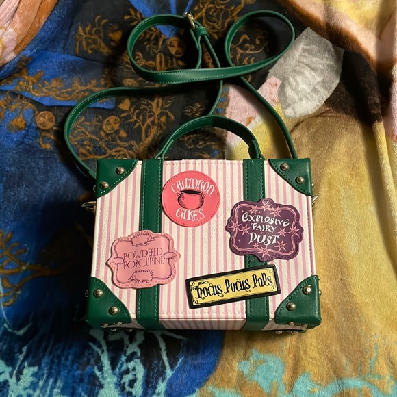 Rare Harry Potter Trunk Purse - Picture 2 of 2
